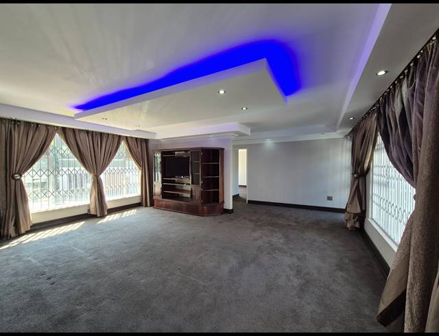 7 BEDROOM HOUSE FOR SALE IN MANTEVREDE